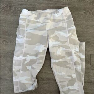 Camo Leggings in Beige and White